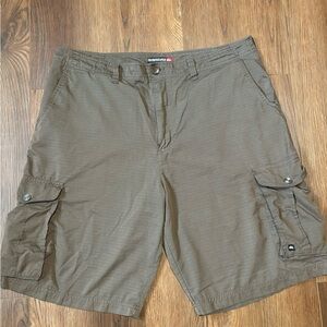 Quiksilver shorts, 38